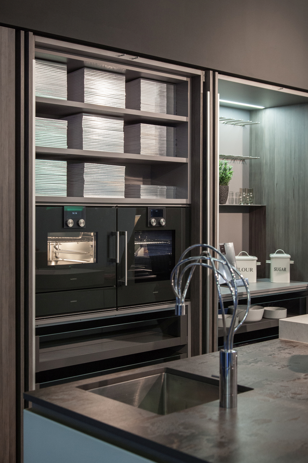 Hidden Function, Seamless Form: A Modern Kitchen Redefined