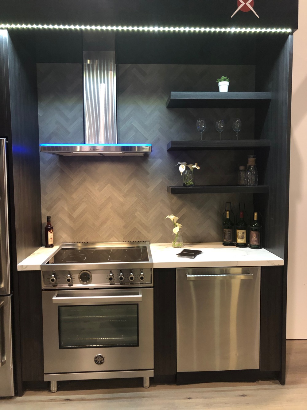 Marble veneer kitchen