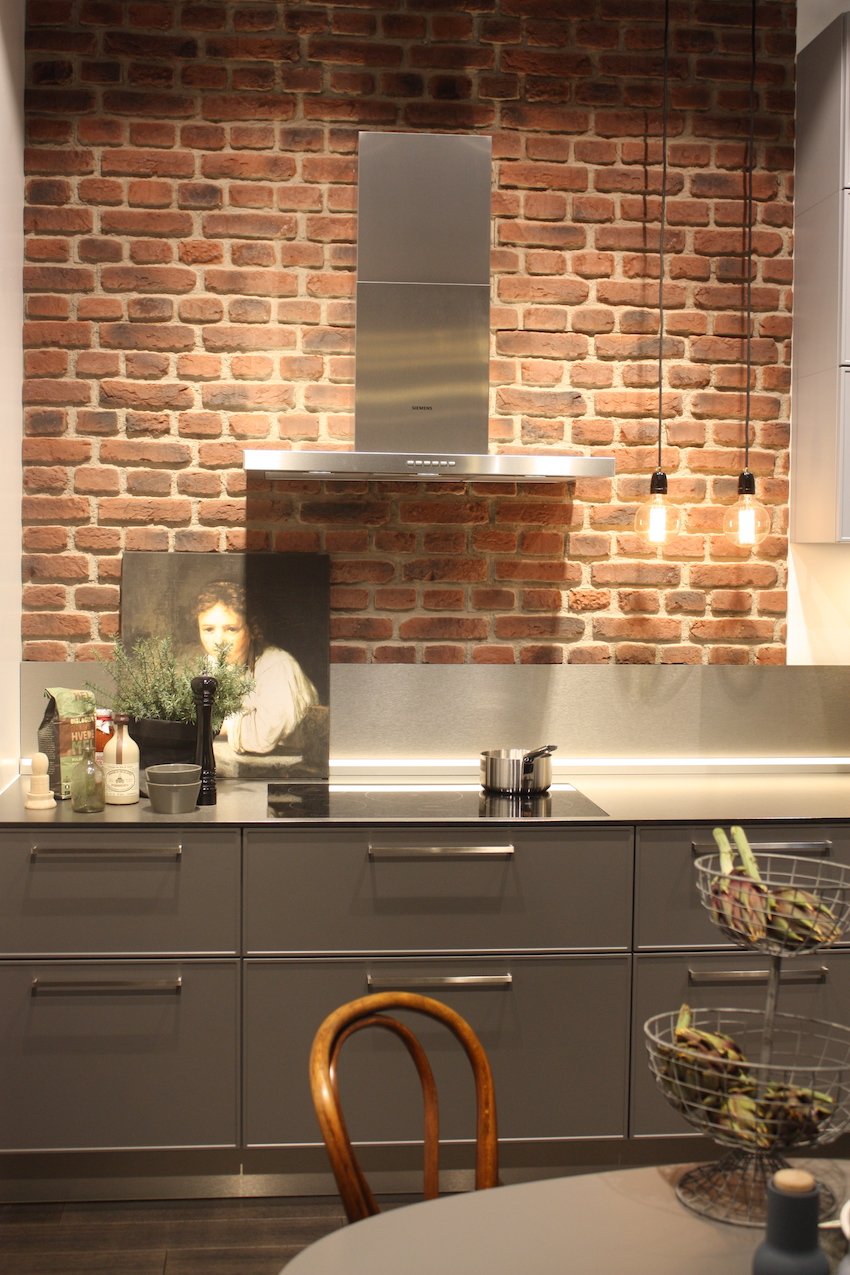 Kitchen trash cabinet pull out