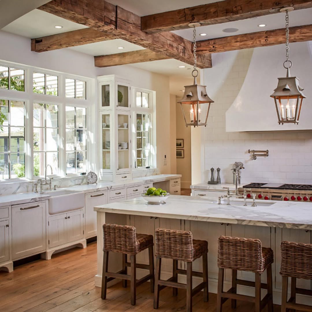 Open space french country kitchen