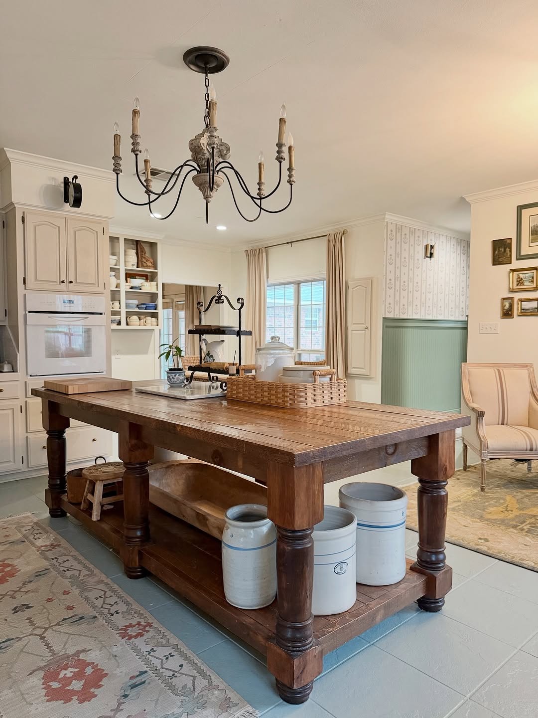 Open space french country kitchen