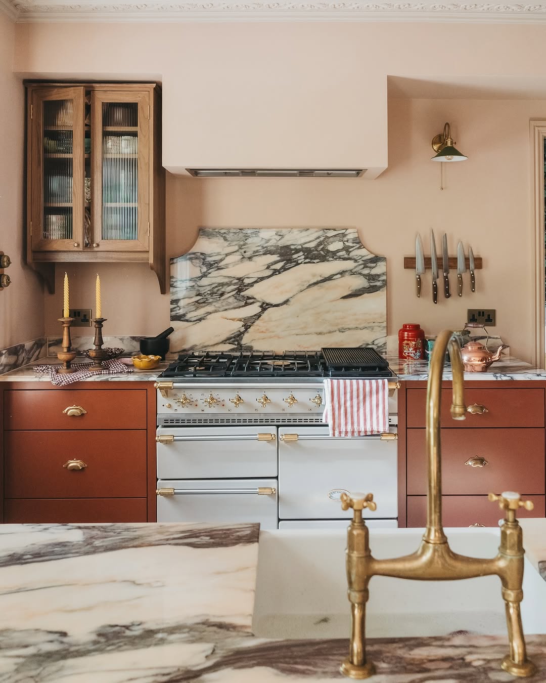 Classic Kitchen Warmth with a Modern Twist