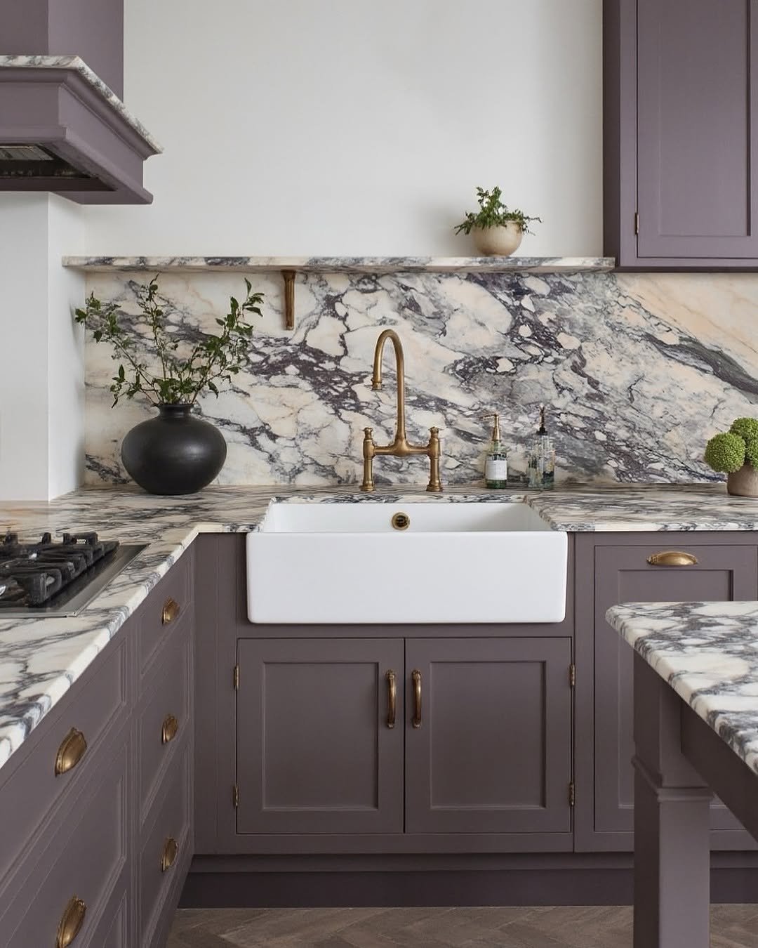 Marble vein kitchen decor