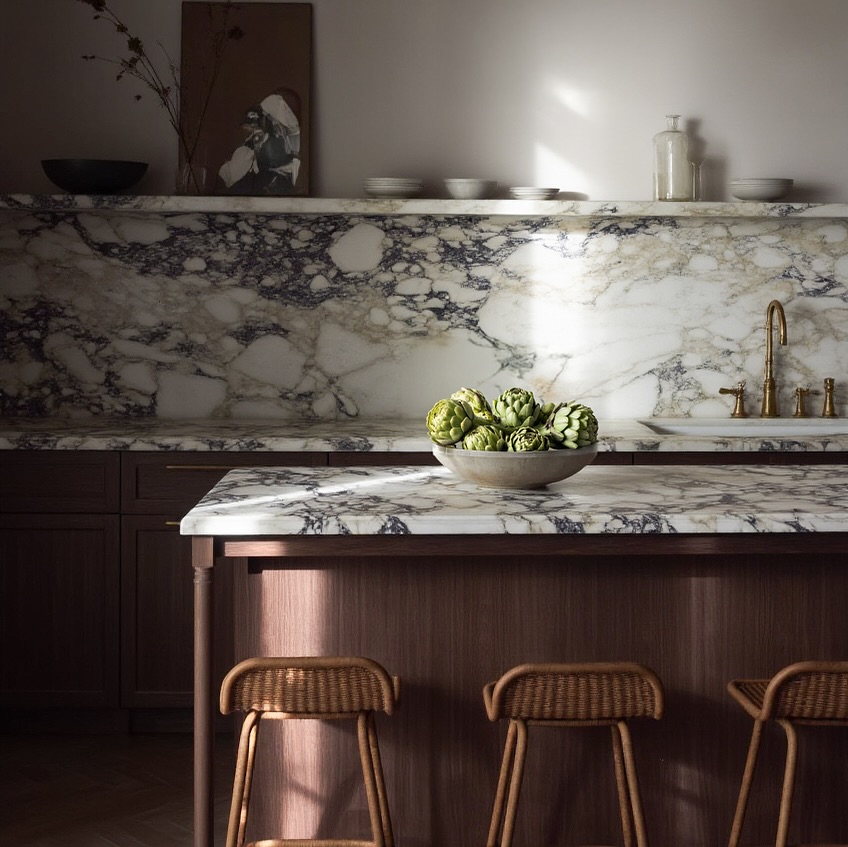 Marble vein kitchen decor
