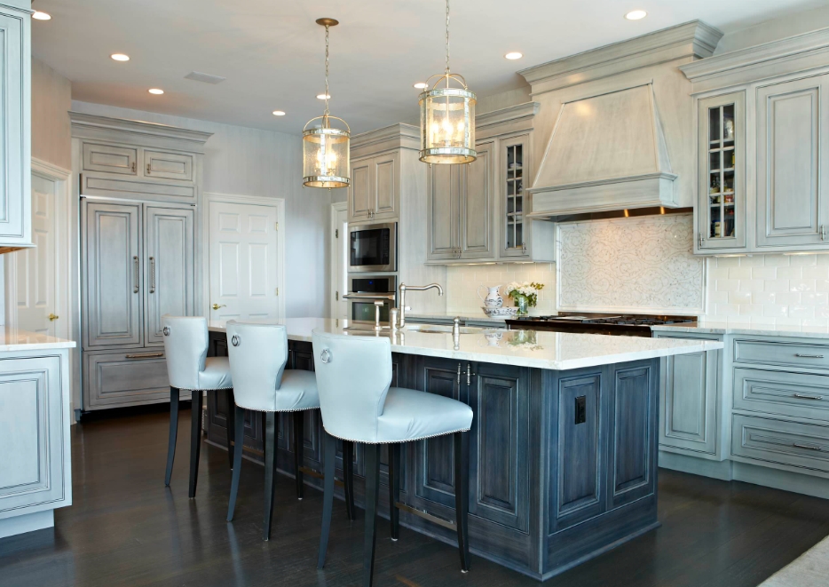 Open space french country kitchen