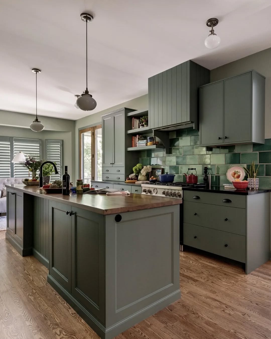 Open space french country kitchen