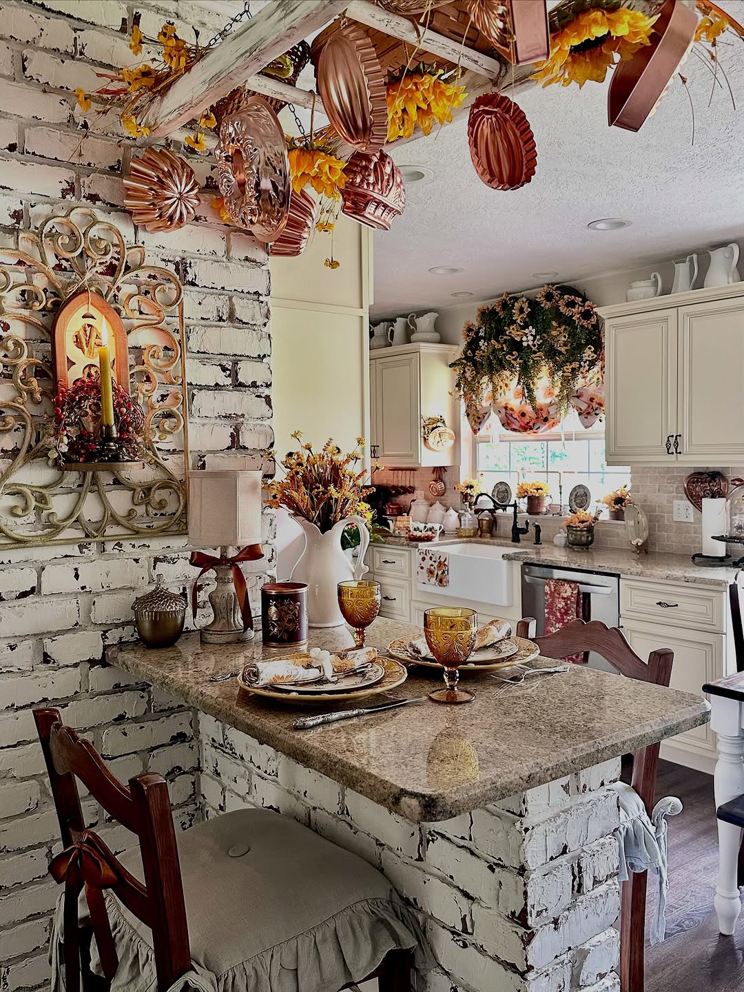 Open space french country kitchen