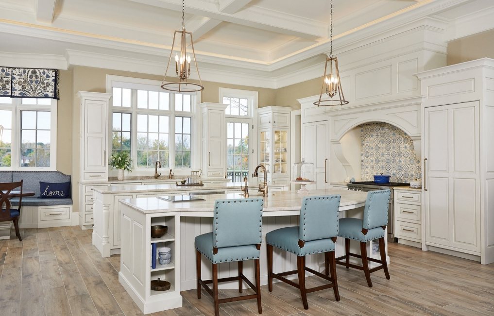 Open space french country kitchen