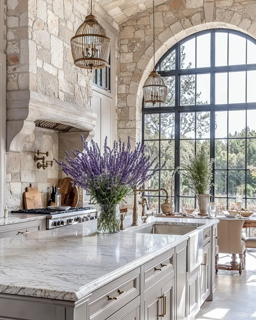 Open space french country kitchen