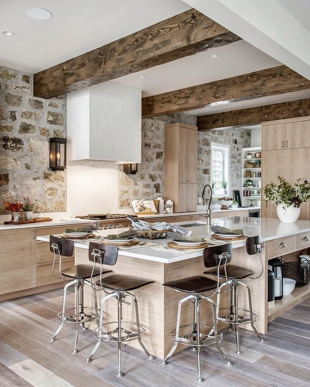 Open space french country kitchen