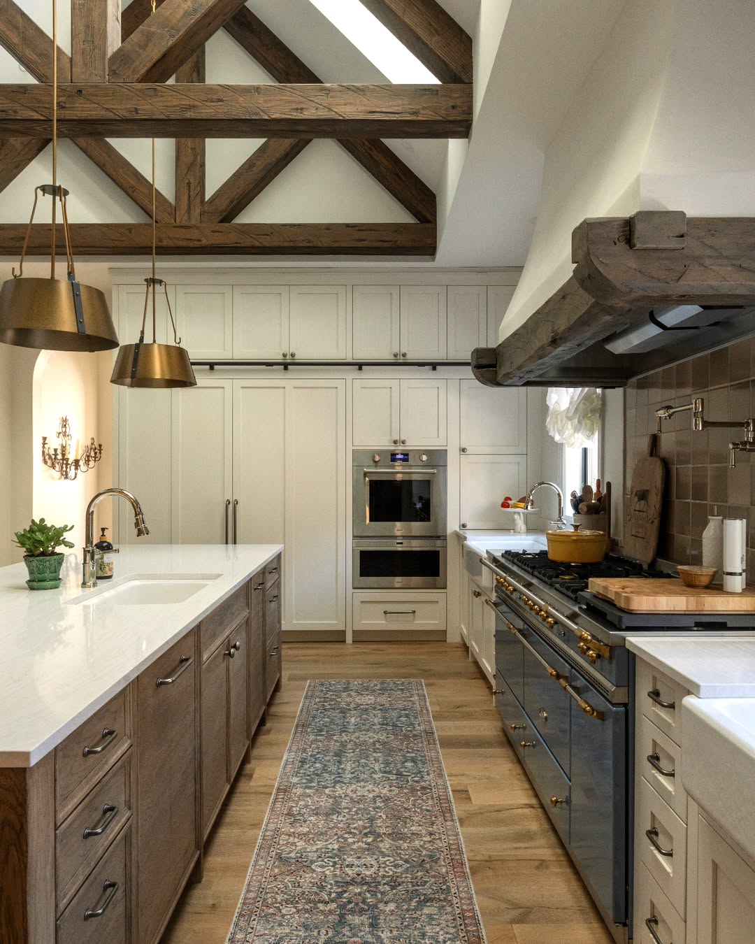 Open space french country kitchen