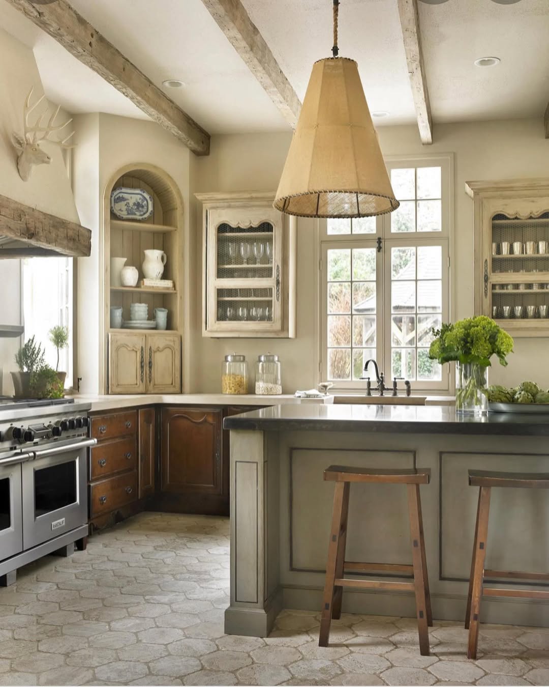 Open space french country kitchen