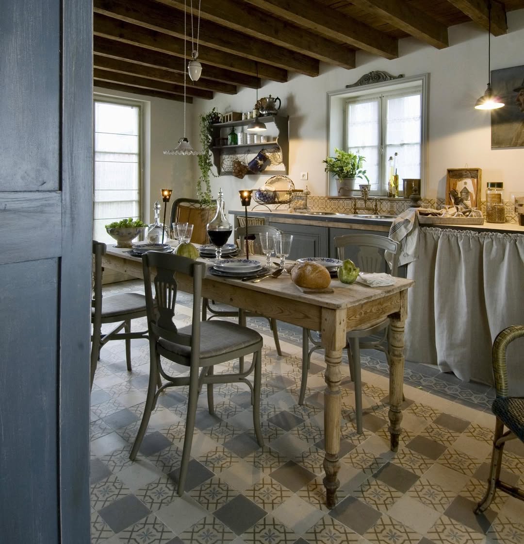 Open space french country kitchen