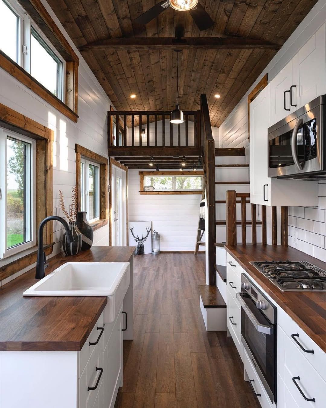 20 Tiny House Kitchen Layouts With Strong Function and Style