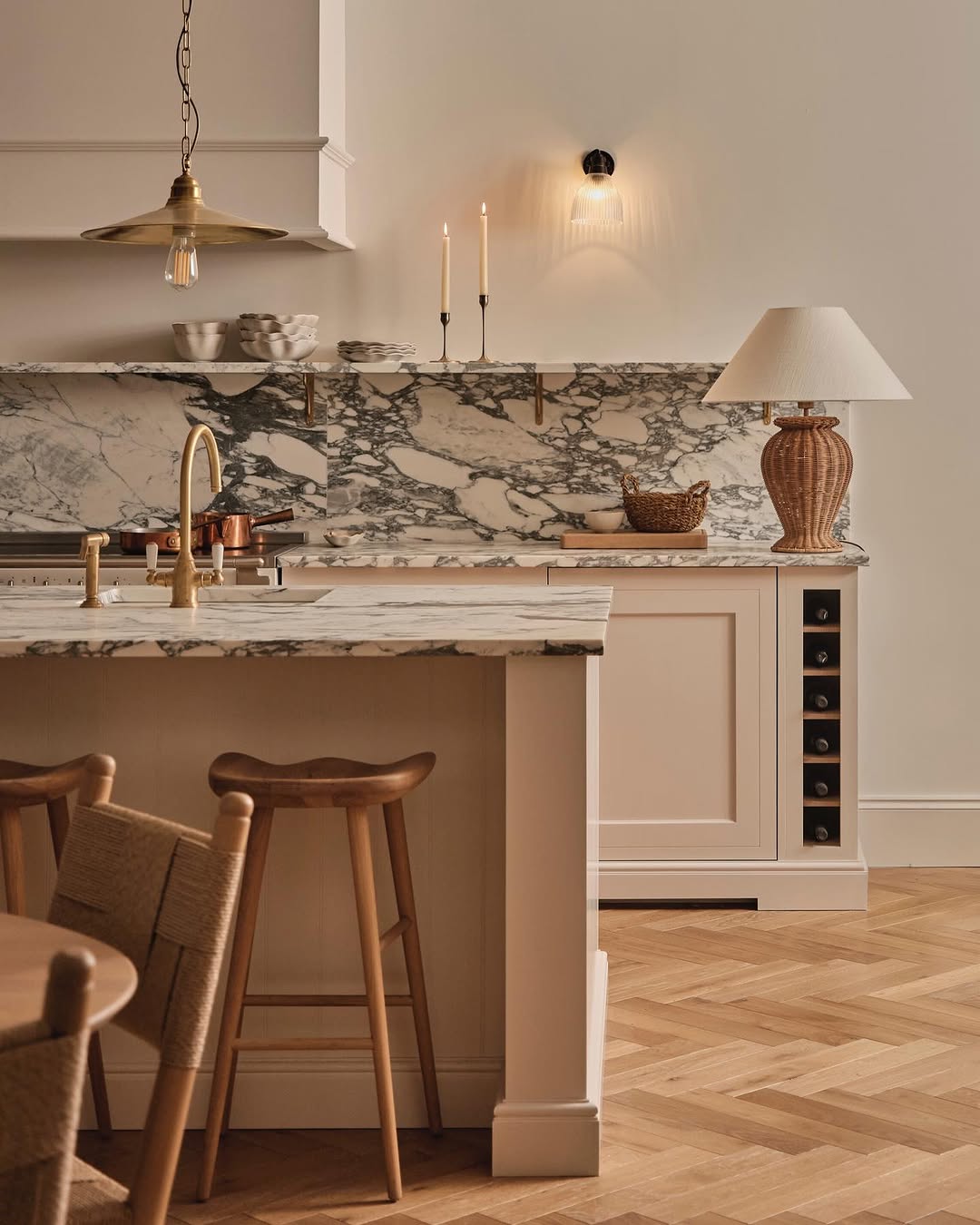 Marble vein kitchen decor