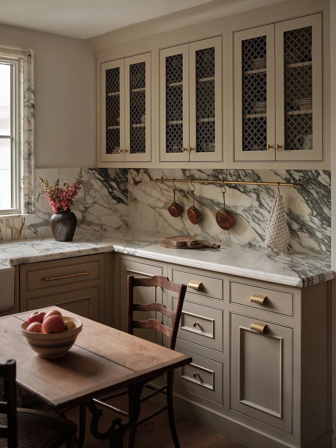 Marble vein kitchen decor