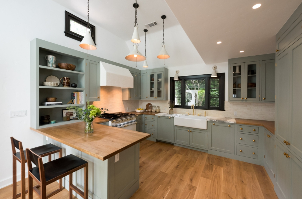 Open space french country kitchen
