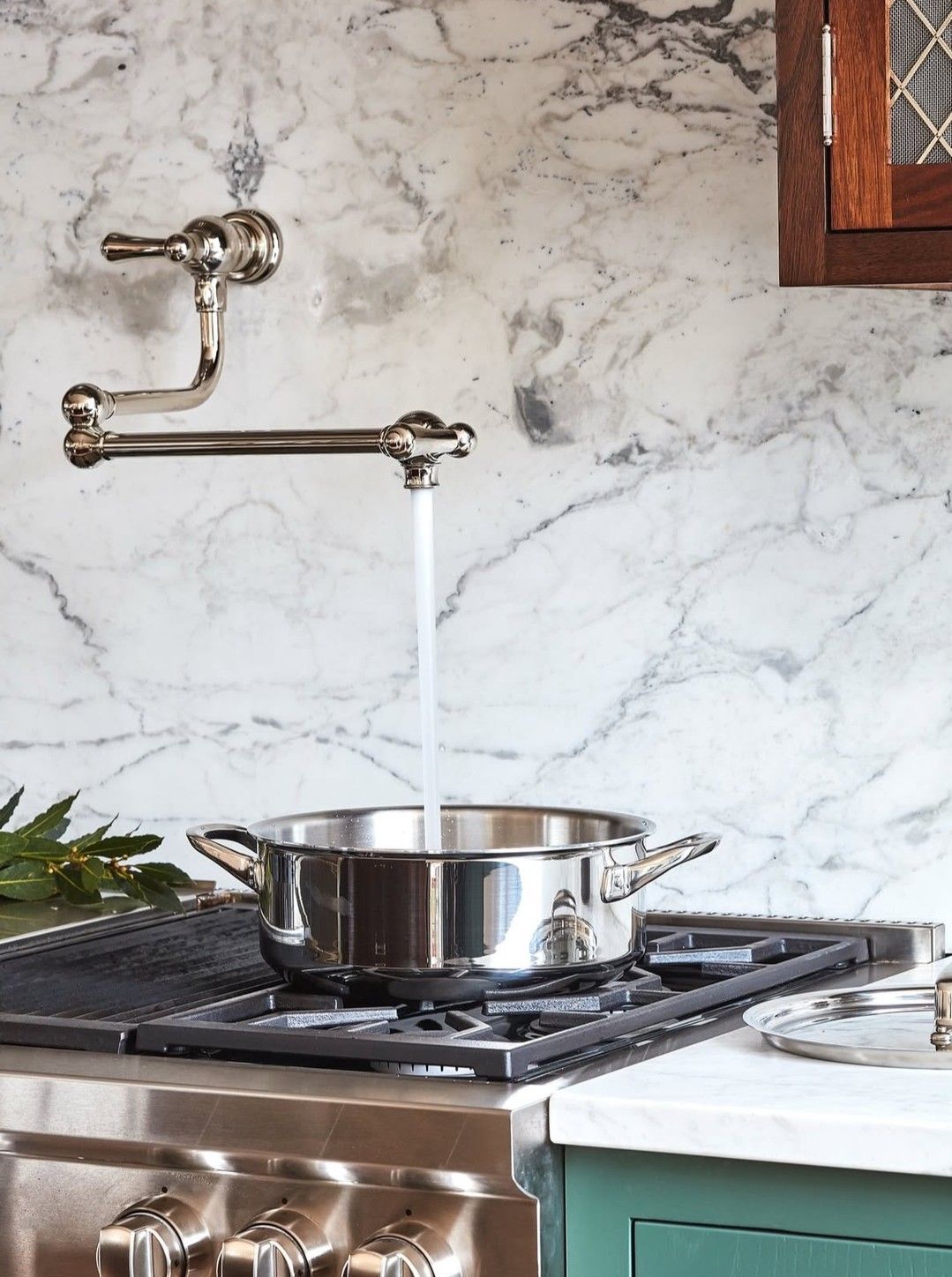 Is the Kitchen Pot Filler Useful? 17 Design Ideas That Show Its Real Value