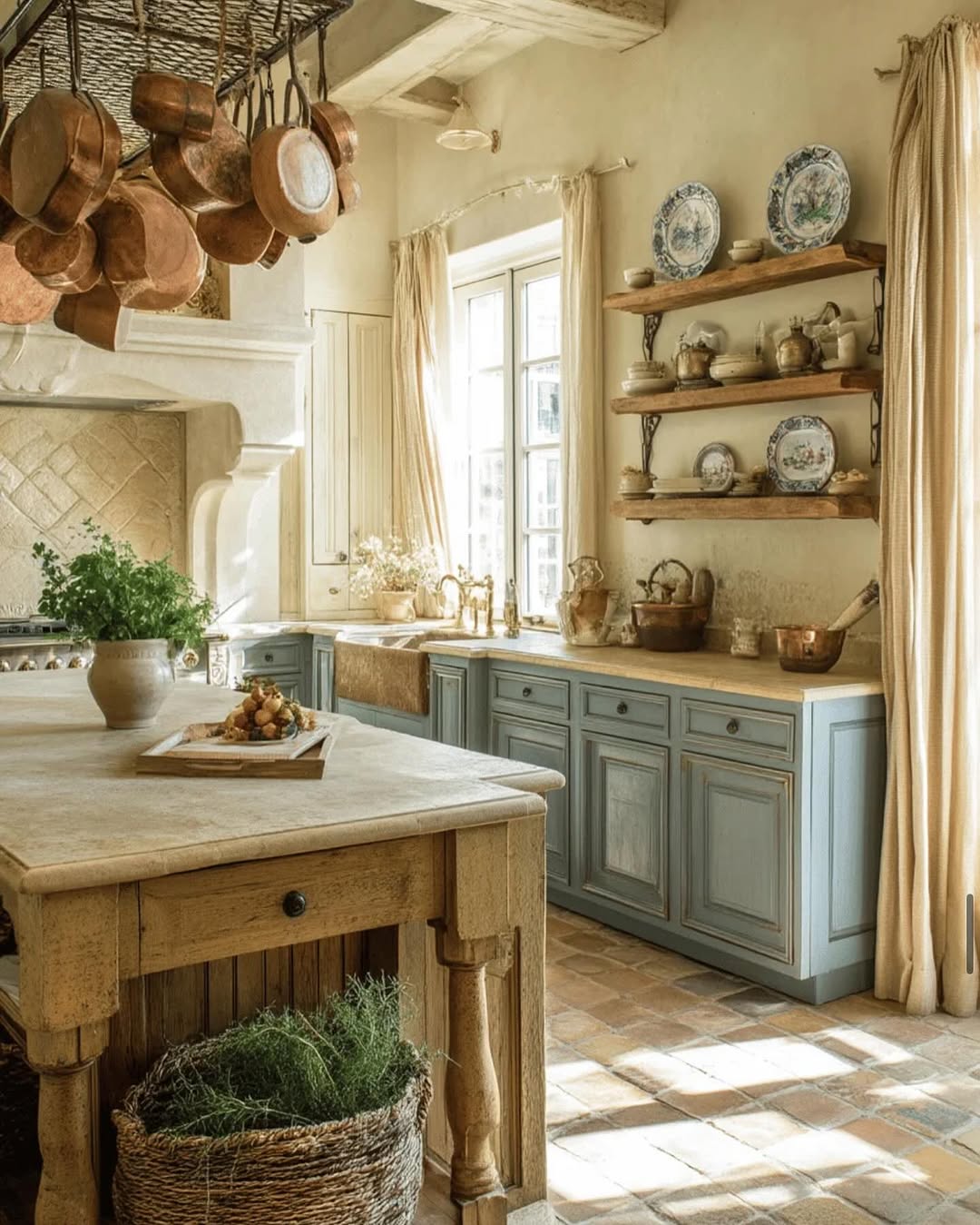 Open space french country kitchen