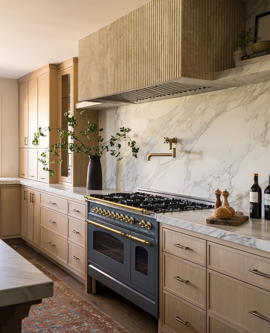 Marble vein kitchen decor