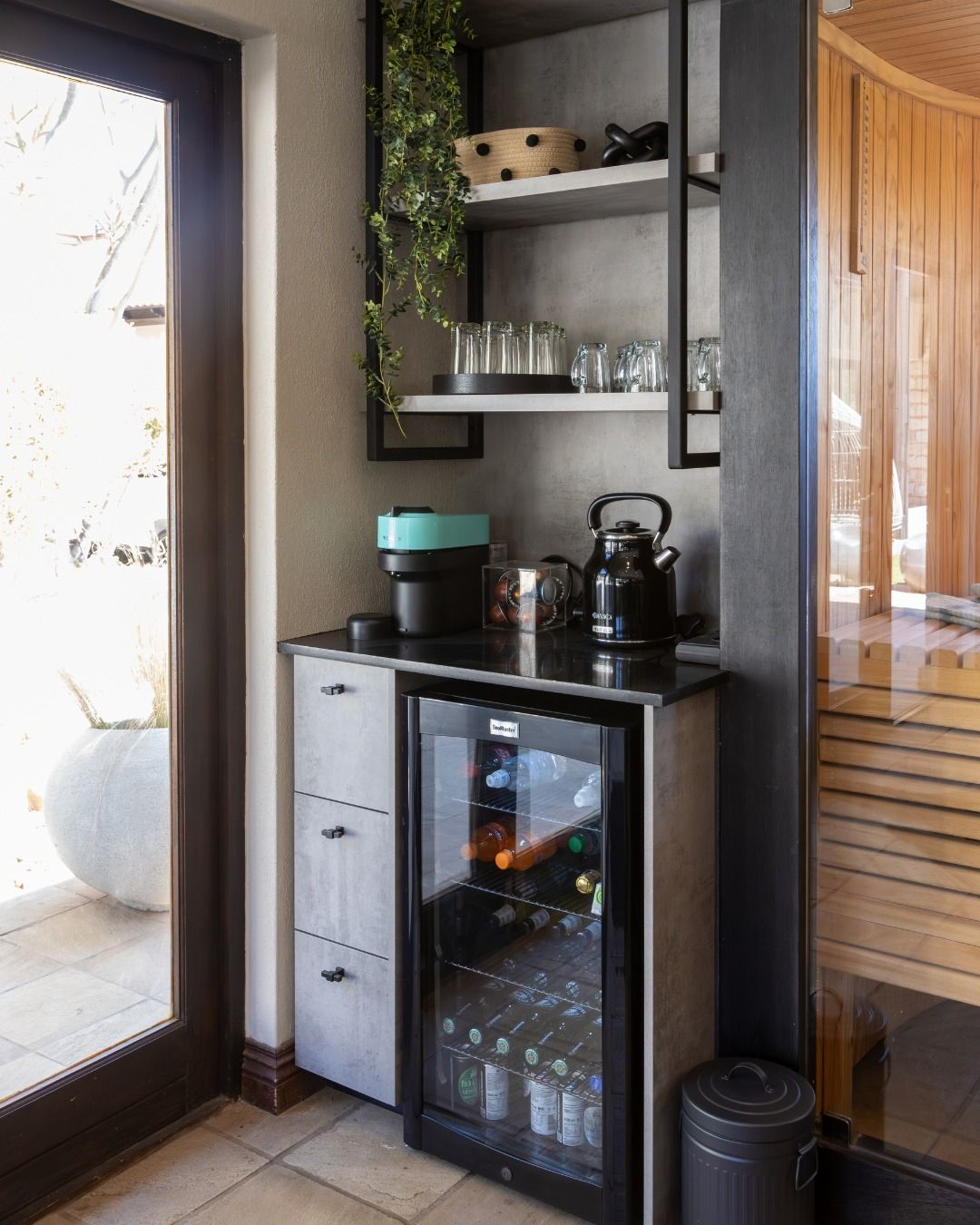 Cabinet niche with composite surround