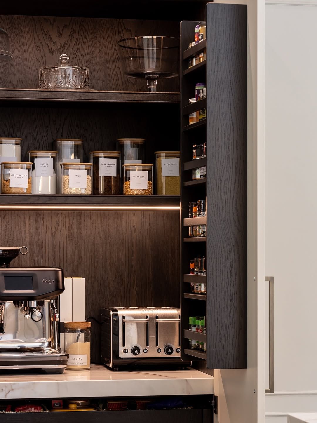 Cabinet niche with composite surround