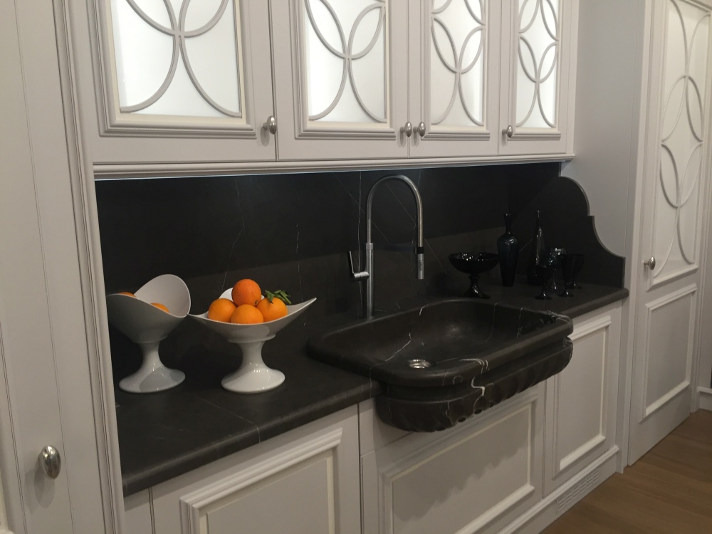 Deep apron-front sinks with material presence