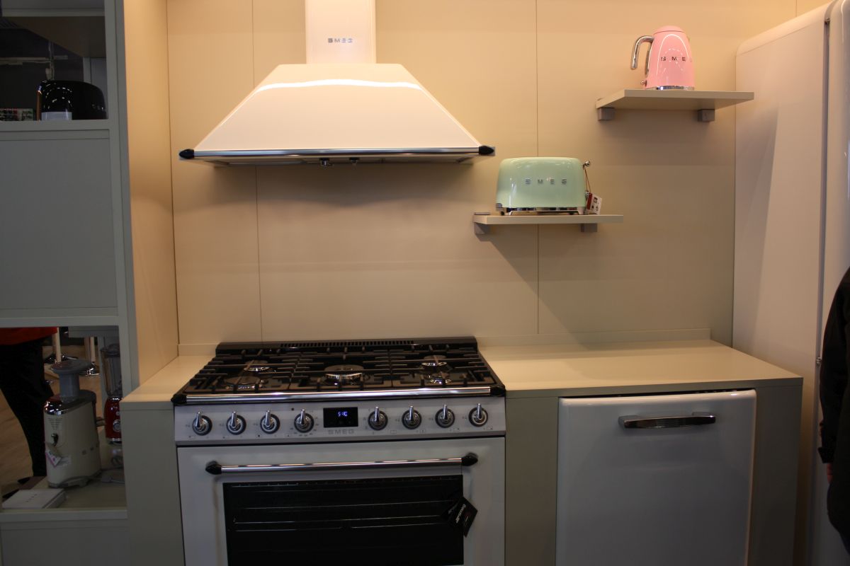 Kitchen Range Hood Ideas I’m Choosing Instead of Stainless Steel This Year