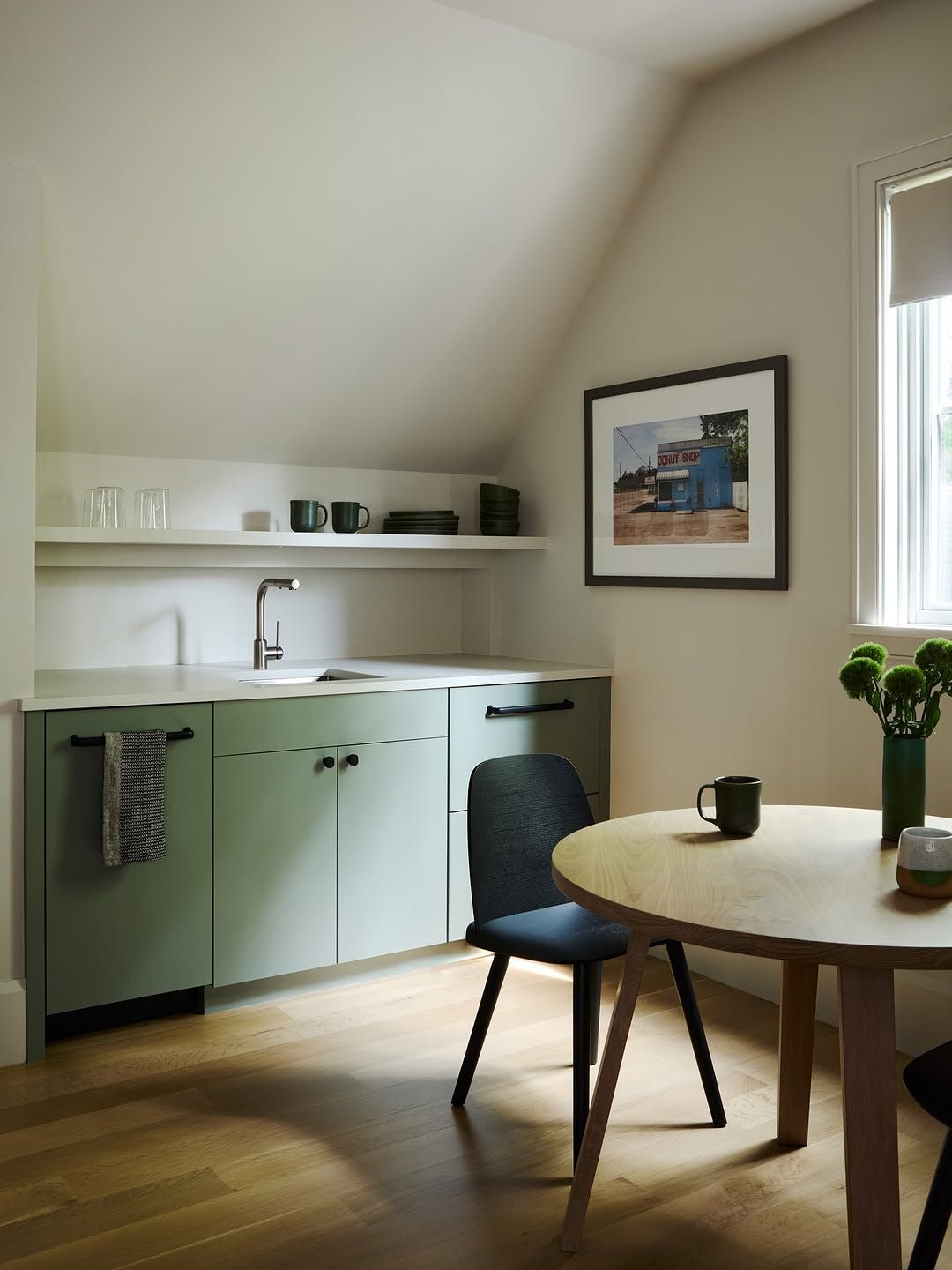 These Small Kitchenettes Keep Showing Up in Homes That Use Space Better Than Square Footage