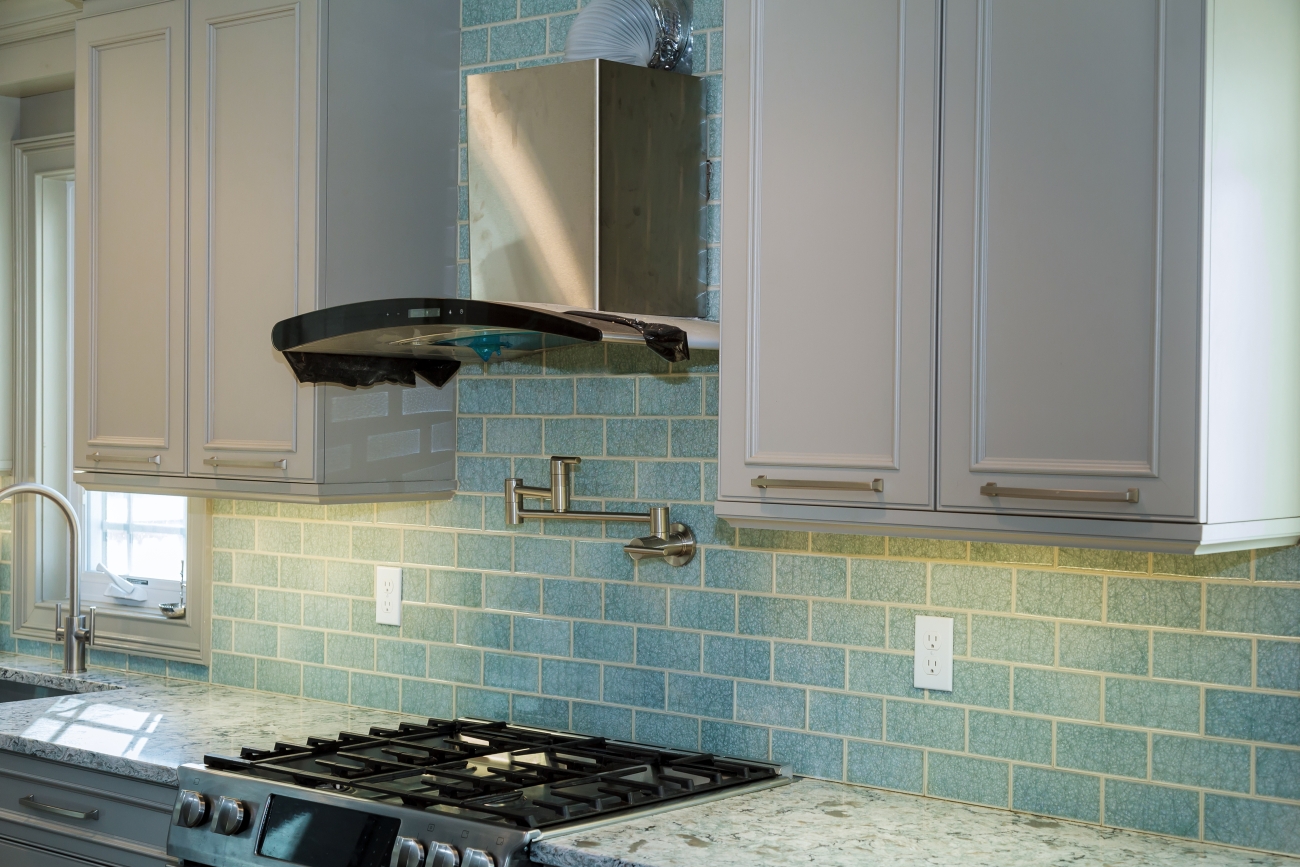 Wall-mounted taps that restore purpose to the cooking zone