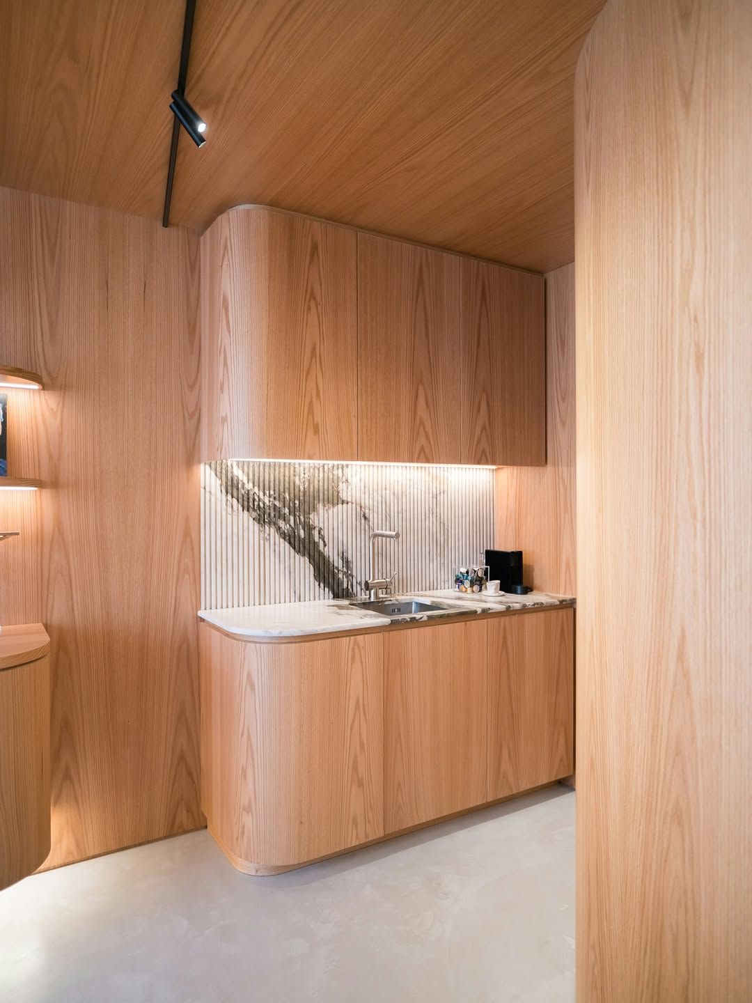 These Small Kitchenettes Keep Showing Up in Homes That Use Space Better Than Square Footage